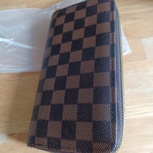 New Daisy Rose women's check zip wallet